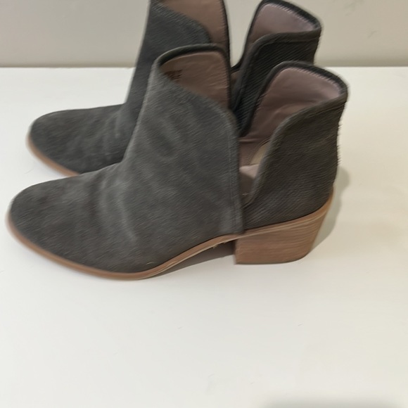 Nordstrom Hinge Light Grey Booties - Picture 2 of 7